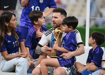 Messi sa suprugom i sinovima
