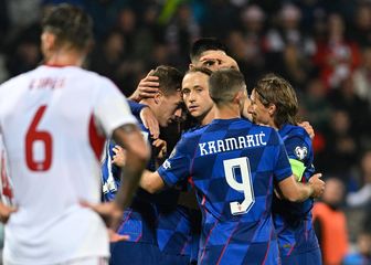 Luka Sučić slavi pogodak s Vatrenima