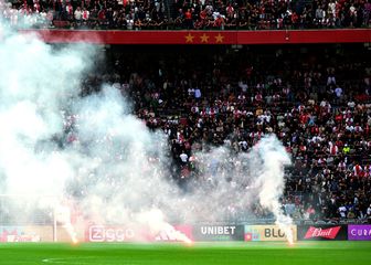 Baklje na terenu Amsterdam Arene