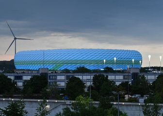 Allianz Arena u plavom