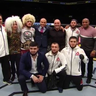 Team Khabib nakon osvajanja UFC pojasa (Screenshot)