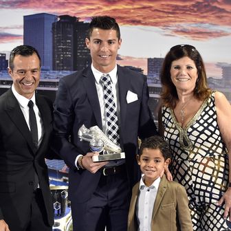 Jorge Mendes u društvu Cristiana Ronalda i obitelji (Foto: AFP)
