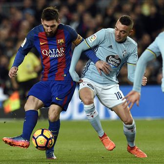 Iago Aspas i Messi u borbi za loptu (Foto: AFP)