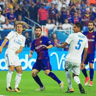 Luka Modrić i Lionel Messi (Foto: AFP)
