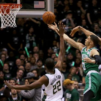 Milwaukee Bucks - Boston Celtics (Foto: AFP)