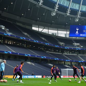 Tottenham dočekuje Liverpool na novom stadionu (Foto: AFP)