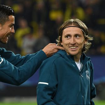 Cristiano Ronaldo i Luka Modrić (Foto: AFP)