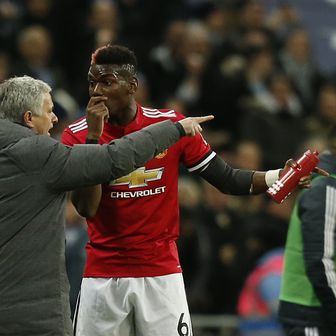 Jose Mourinho i Paul Pogba (Foto: AFP)