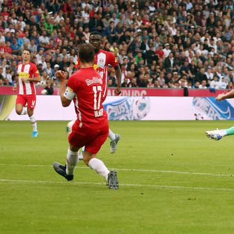 Eden Hazard zabija Salzburgu (Foto: AFP)