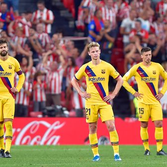 Razočarani igrači Barcelone (Foto: AFP)