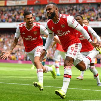 Arsenal zabija pogodak (Foto: AFP)