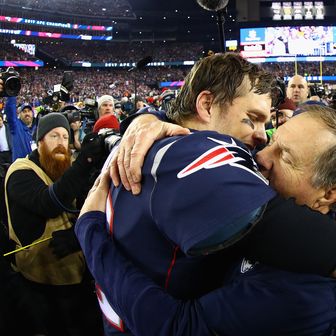 Brady i Belichick u zagrljaju (Foto: AFP)