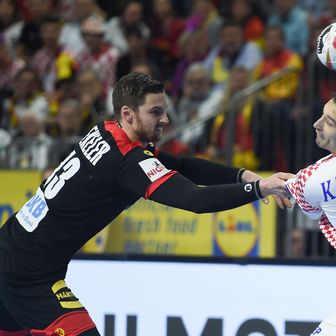 Hendrik Pekeler i Igor Karačić (Foto: AFP)