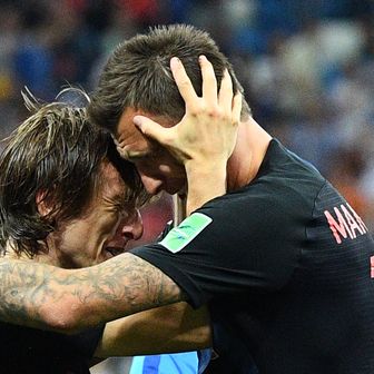 Luka Modrić i Mario Mandžukić (Foto: AFP)