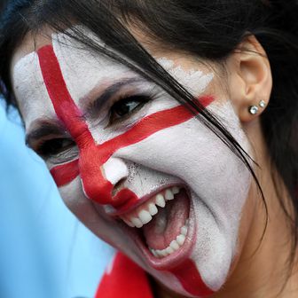 Engleska navijačica (Foto: AFP)