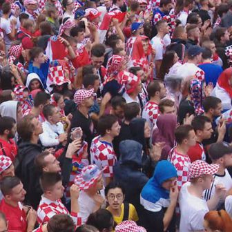 Navijači okupljeni na zagrebačkom Trgu bana Josipa Jelačića (Foto: Dnevnik.hr)