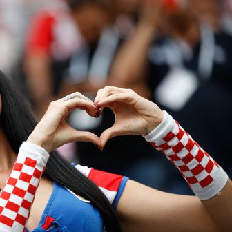 Navijačka atmosfera na tribinama uoči utakmice Hrvatska - Francuska (Foto: AFP)