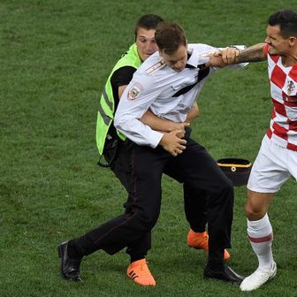 Incident na finalu Hrvatska-Francuska u finalu SP-a u Rusiji (Foto: AFP) - 5