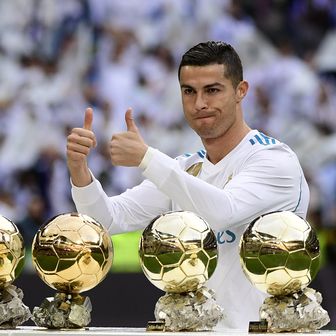 Cristiano Ronaldo i njegovih pet Zlatnih lopti (Foto: AFP)