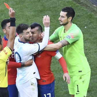 Lionel Messi dobio crveni protiv Čilea (Foto: AFP)