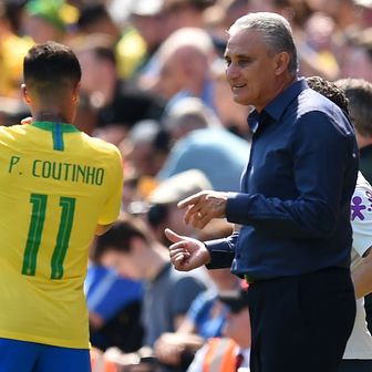 Coutinho i Tite (Foto: AFP)
