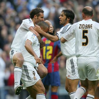 Ronaldo, Ivan Helguera, Raul Gonzalez i Zinedine Zidane (Foto: AFP)