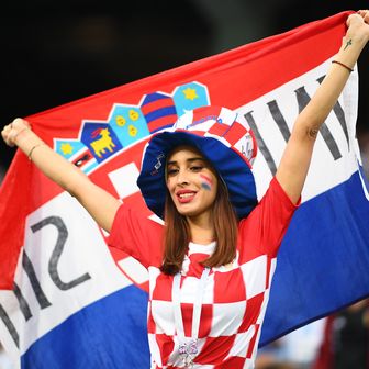 Hrvatske navijačice na tribinama (Foto: AFP)