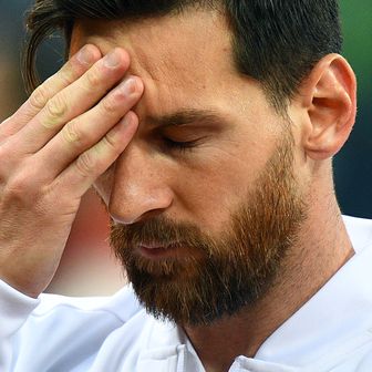 Messi se prima za glavu (Foto: AFP)