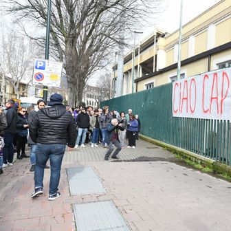 Transparent ispred Fiorentininog stadiona (Foto: AFP)