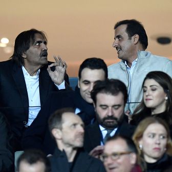Katarski emir Tamim bin Hamad al-Thani na utakmici protiv Reala (desno) (Foto: AFP)