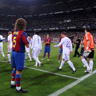 Barcelonin pozdrav prvaku Realu 2008. godine (Foto: AFP)