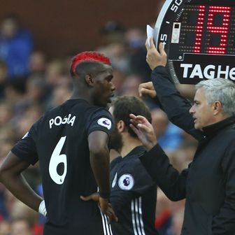 Paul Pogba i Jose Mourinho (Foto: AFP)