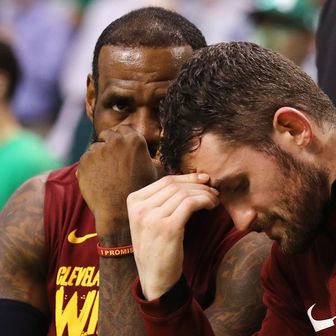 LeBron i Kevin Love (Foto: AFP)