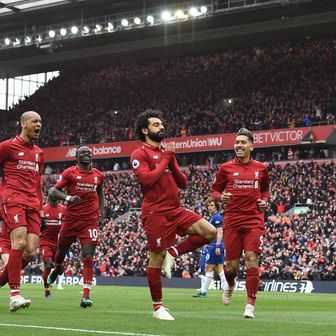Mohamed Salah slavi pogodak s igračima Liverpoola (Foto: AFP)