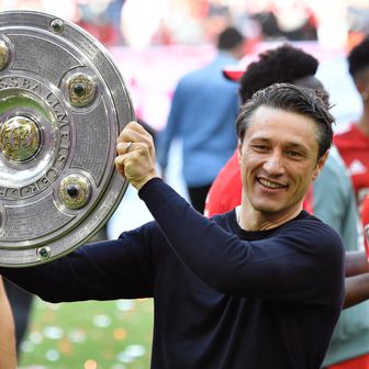 Niko Kovač s trofejem Bundeslige (Foto: AFP)