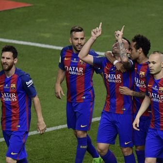Paco Alcacer i suigrači iz Barcelone slave gol