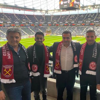 Romeo Jozak sa suradnicima i čelnicima Eintrachta na Waldstadionu u Franktfurtu