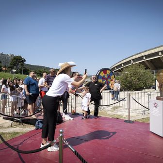 Navijači Hajduka s trofejem Kupa