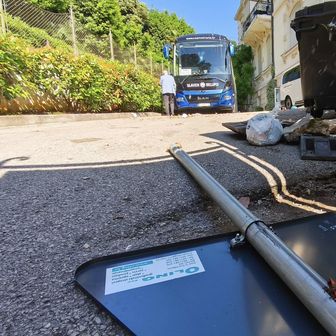 Armada razbijala ispred hotela s igračima Slavena