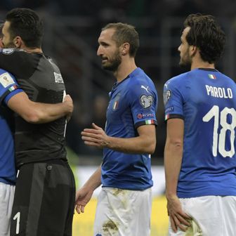 Nogometaši Italije nakon što se nisu plasirali na SP (Foto: AFP)
