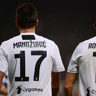 Mario Mandžukić i Cristiano Ronaldo (Foto: AFP)