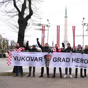 Transparent hrvatskih navijača u Rigi za Vukovar