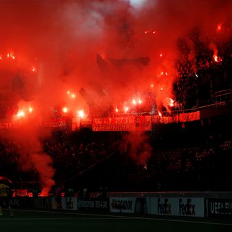 Bakljada navijača Feyenoorda u Bernu (Foto: AFP)