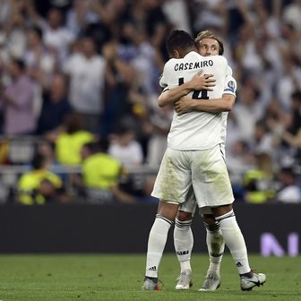 Luka Modrić i Casemiro (Foto: AFP)
