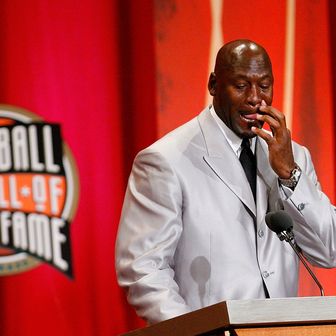 Uplakani Michael Jordan ulazi u Kuću slavnih (Foto: AFP)