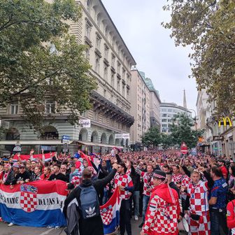 Korteo hrvatskih navijača u Beču