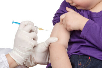 Dijete prima cjepivo, ilustracija