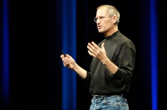 Ashton Kutcher otkrio zašto je Steve Jobs uvijek nosio crnu dolčevitu i traperice