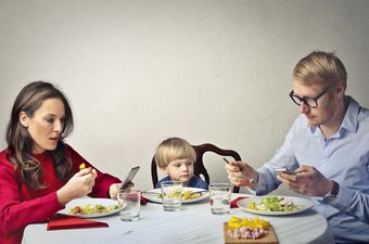 Roditelji i smartphone (Foto: Getty Images)