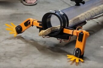 Zmija s robotskim nogama